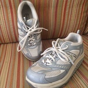 *** SOLD *** Sketchers shape-ups